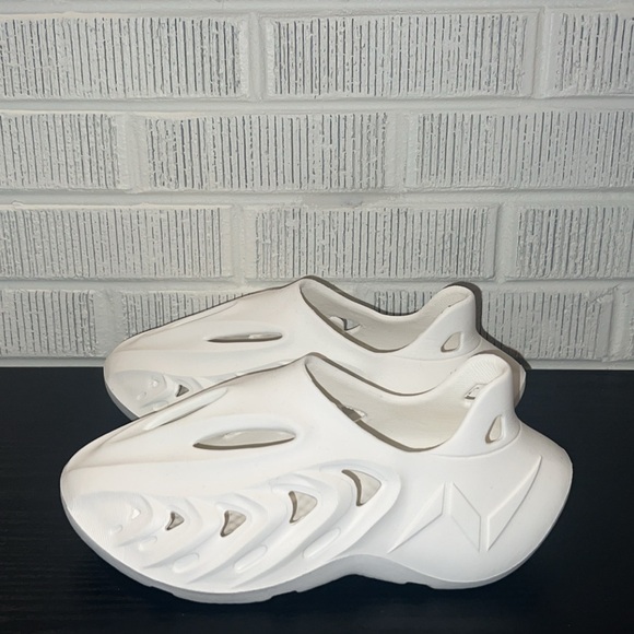 White Unisex Foam Runner Shoe - Picture 4 of 9